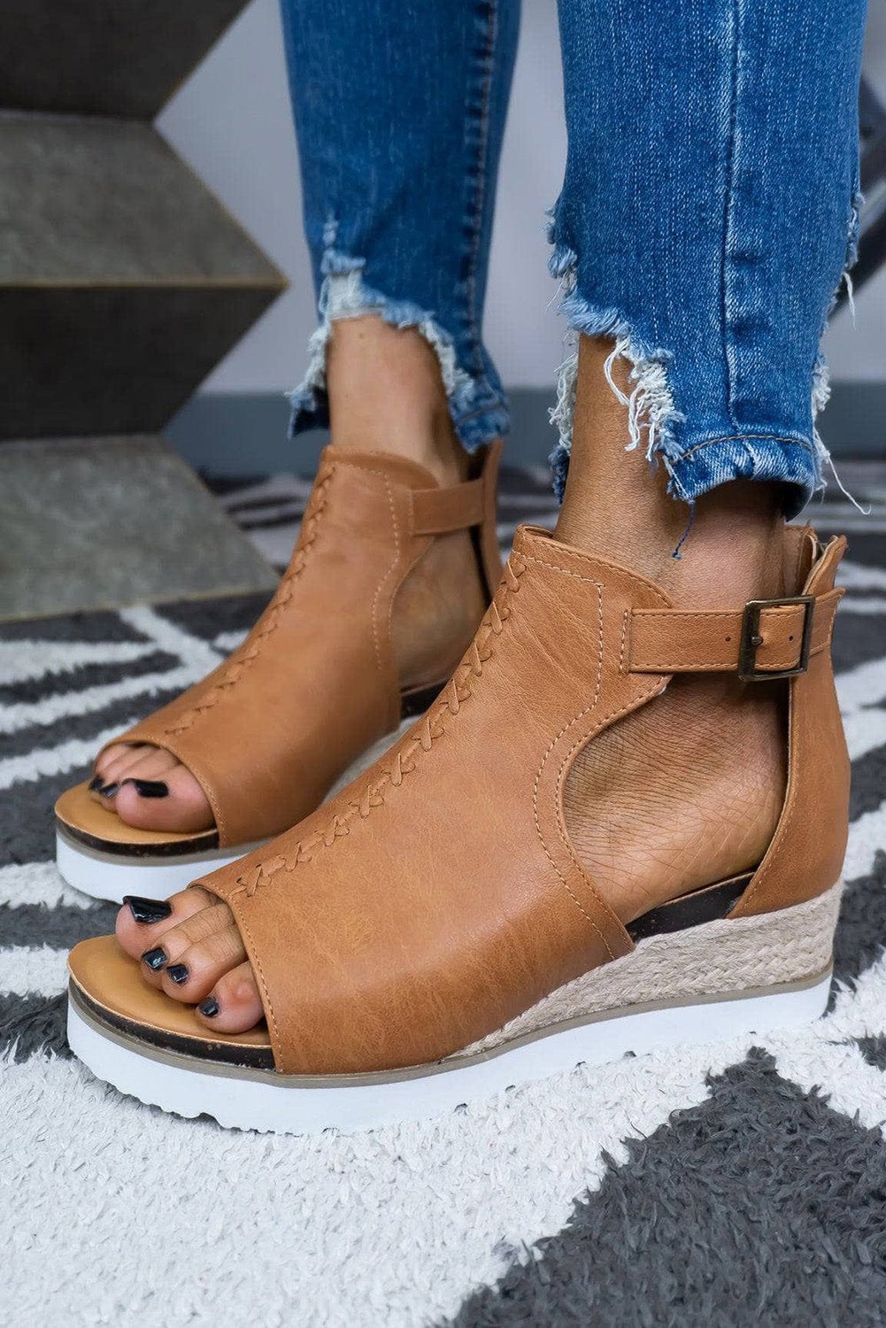 Casual PU Cutout Buckle Strap Platform Sandals
